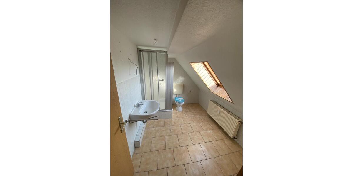 Dachgeschoßwohnung Hecklingen - 2 Zimmer, 60 m&sup2;, 300&euro; | Angebot:26531470