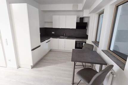 Neues 1-Zimmer-Apartment, separater Koch- und Essbereich + Einbauküche + Duschbad + Aufzug 1 zimmer