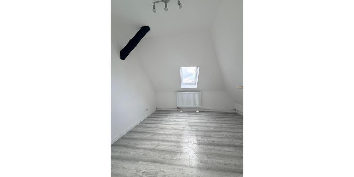 Dachgeschoßwohnung Hameln Kernstadt - 3 Zimmer, 76 m&sup2;, 650&euro; | Angebot:26042350