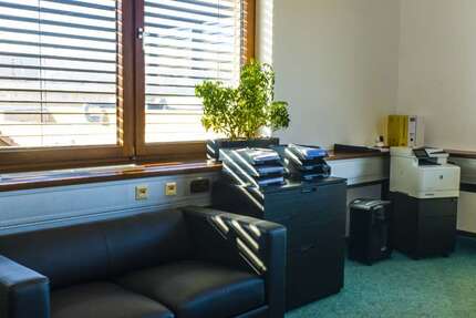 Büro in Esslingen am Neckar 110 € 24 m² zimmer