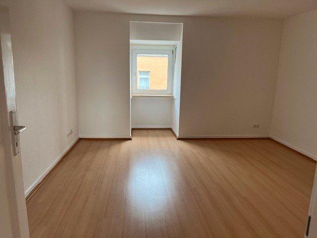 Dachgeschoßwohnung Frankfurt am Main Unterliederbach - 3 Zimmer, 87 m&sup2;, 800&euro; | Angebot:26386400