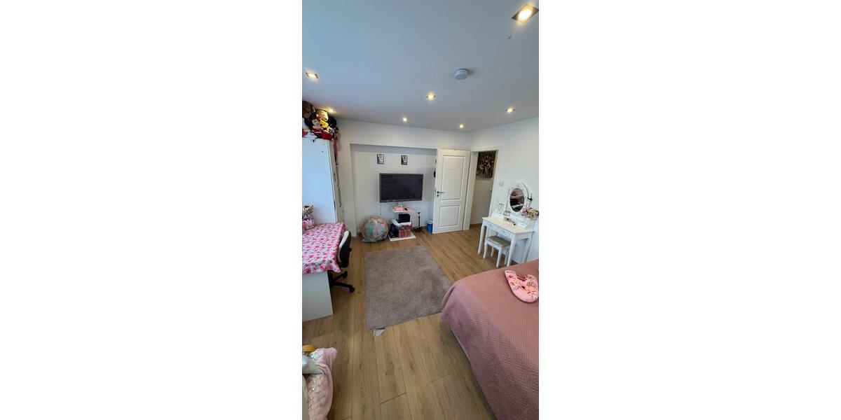 Etagenwohnung Böblingen - 4 Zimmer, 100 m&sup2;, 2.200&euro; | Angebot:24677436