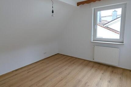 Frisch RENOVIERT - sofort einziehen! - 2,5-Zimmer-Obergeschosswohnung in Gailbach 2 zimmer