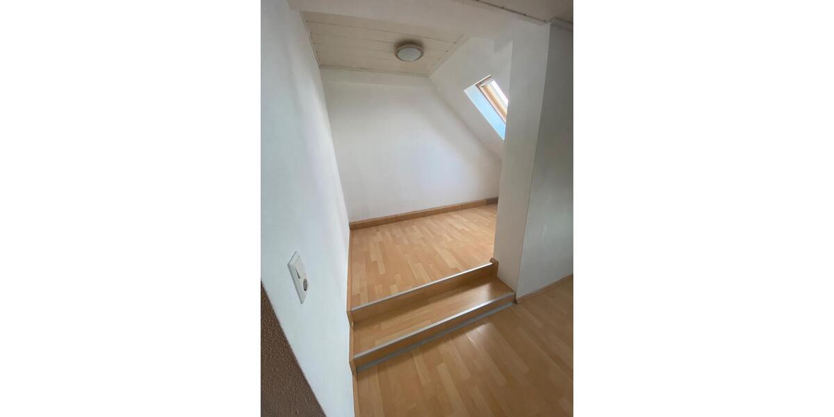 Dachgeschoßwohnung Gießen Wieseck - 15 Zimmer, 15 m&sup2;, 420&euro; | Angebot:25790590