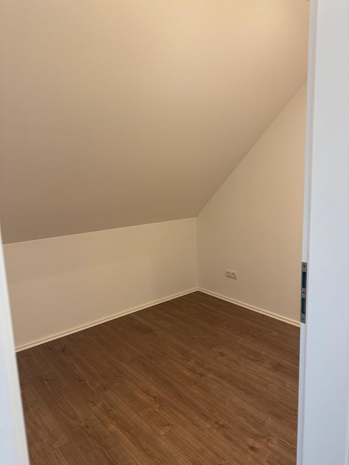 3 1|2 Zimmer Wohnung + Balkon in Rödelsee 100qm