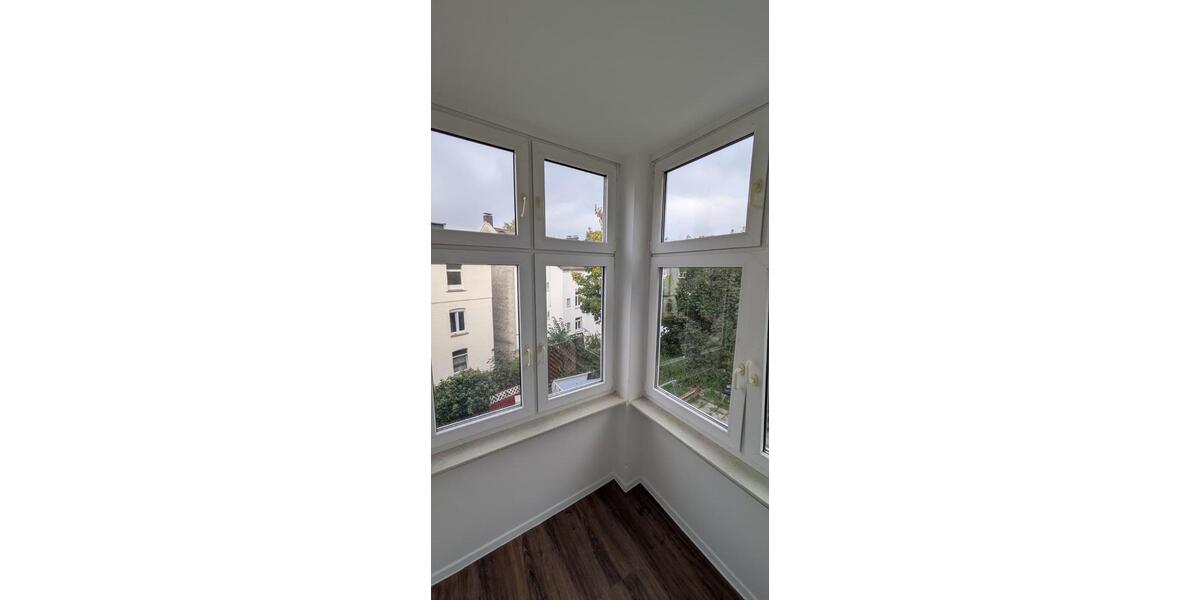 Charmante neurenovierte 3-Zimmer-Wohnung mit moderner Küche im 1. Obergeschoss 3 zimmer