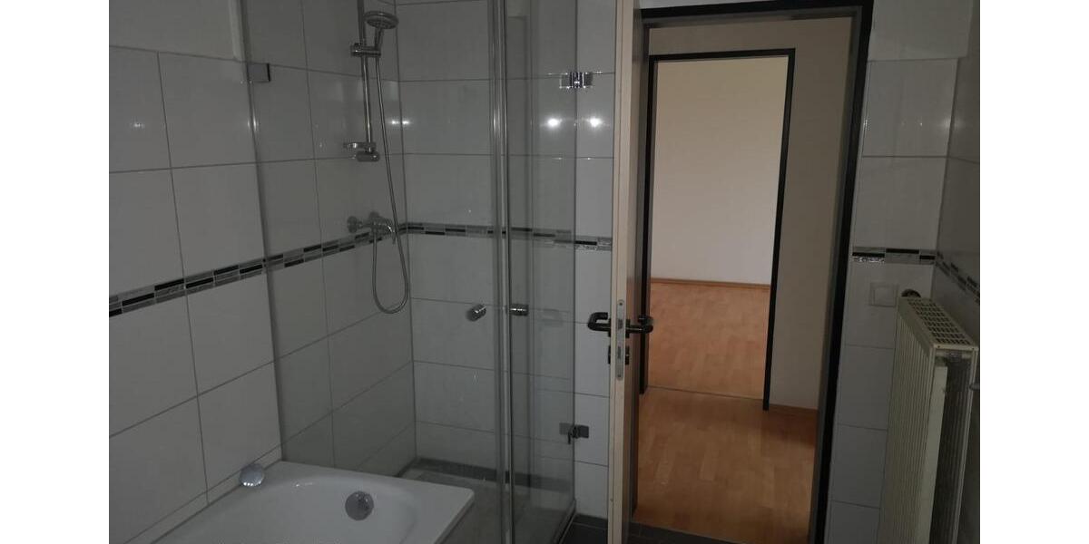 Erdgeschoßwohnung Enger - 3 Zimmer, 83 m&sup2;, 680&euro; | Angebot:25936373