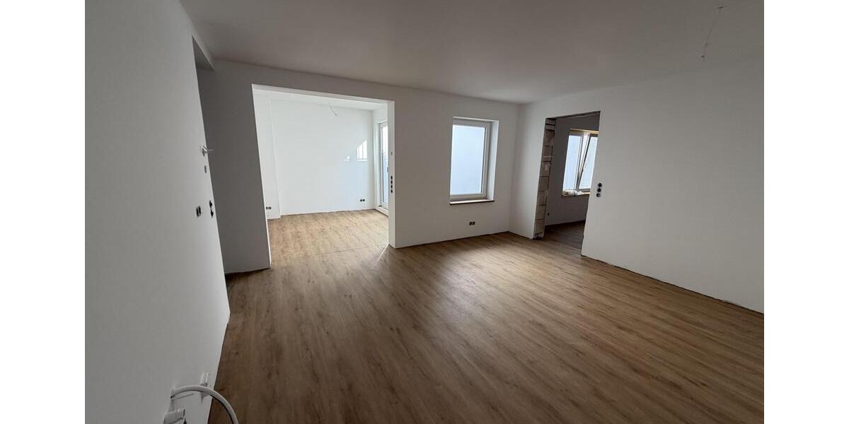 Etagenwohnung Volkach - 3 Zimmer, 100 m&sup2;, 1.200&euro; | Angebot:25405678