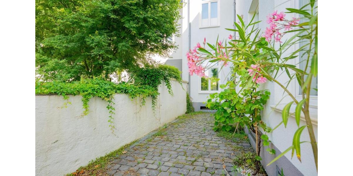 Villa Krefeld Bockum - 5 Zimmer, 180 m&sup2;, 2.040&euro; | Angebot:24987604