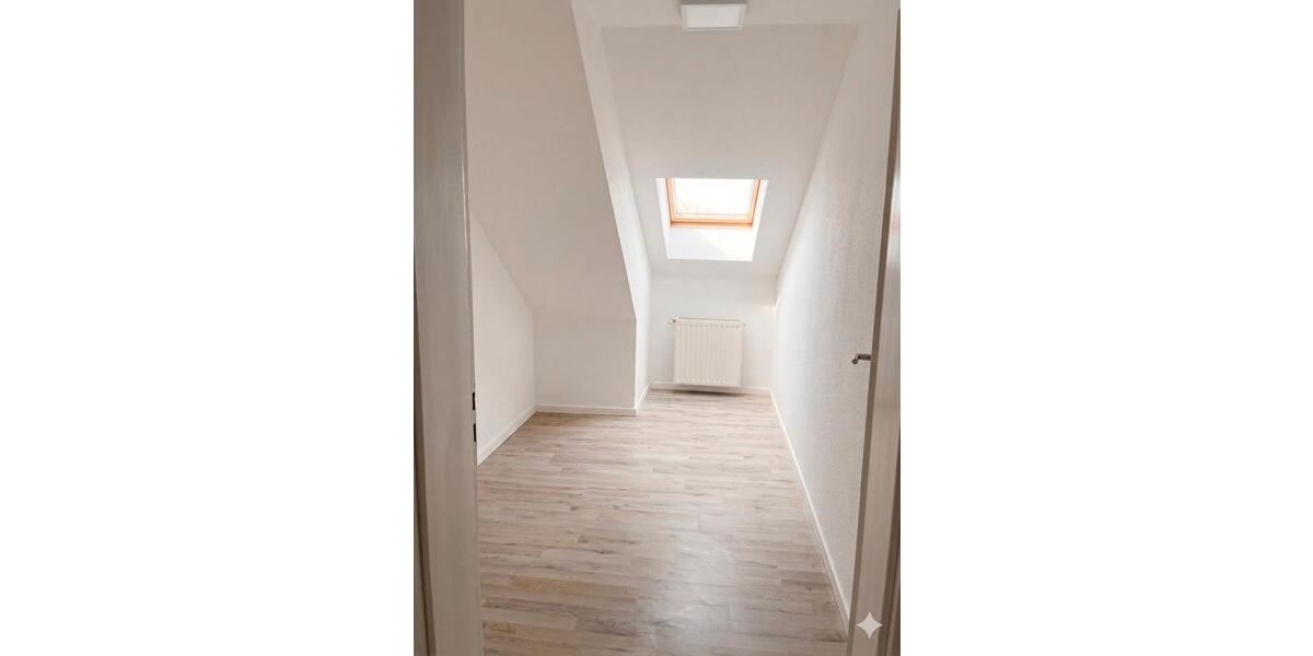 Dachgeschoßwohnung Weißenfels - 2 Zimmer, 60 m&sup2;, 350&euro; | Angebot:26122896