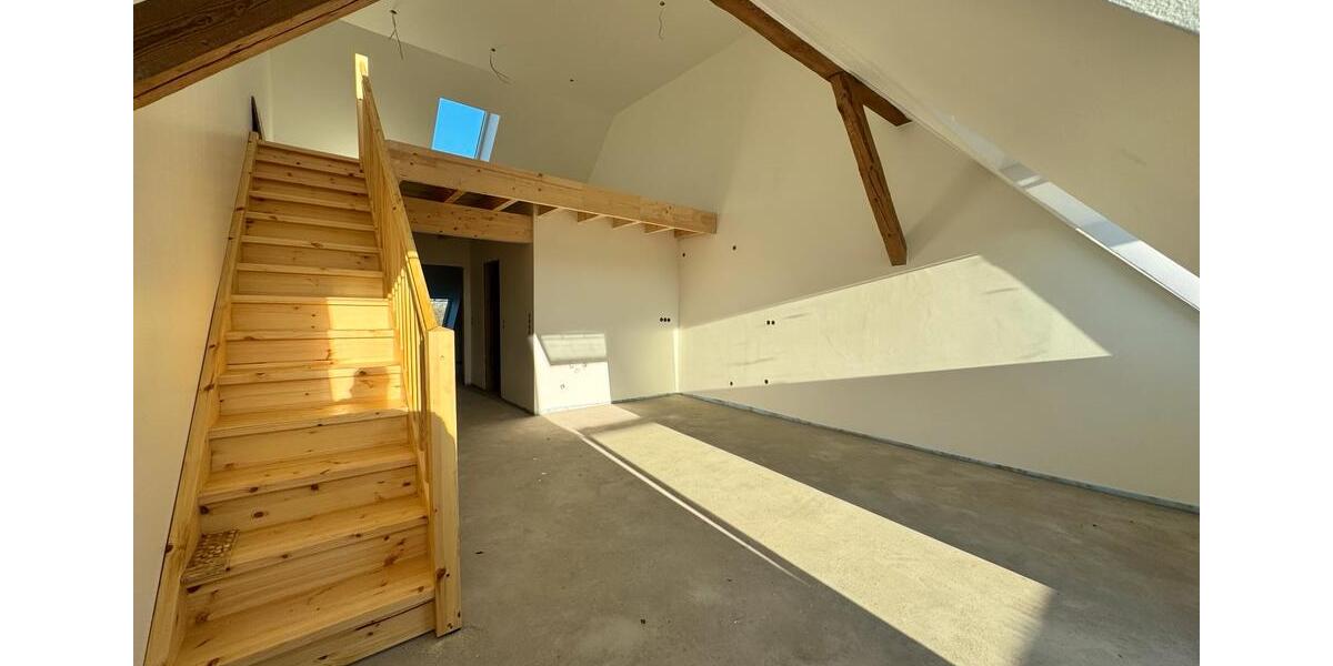 Dachgeschoßwohnung Tating - 4 Zimmer, 105 m&sup2;, 1.550&euro; | Angebot:26663493