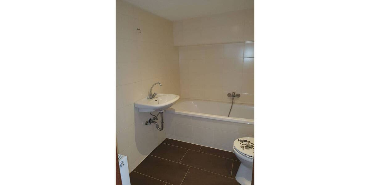 Etagenwohnung Bernburg - 2 Zimmer, 65 m&sup2;, 350&euro; | Angebot:26656757