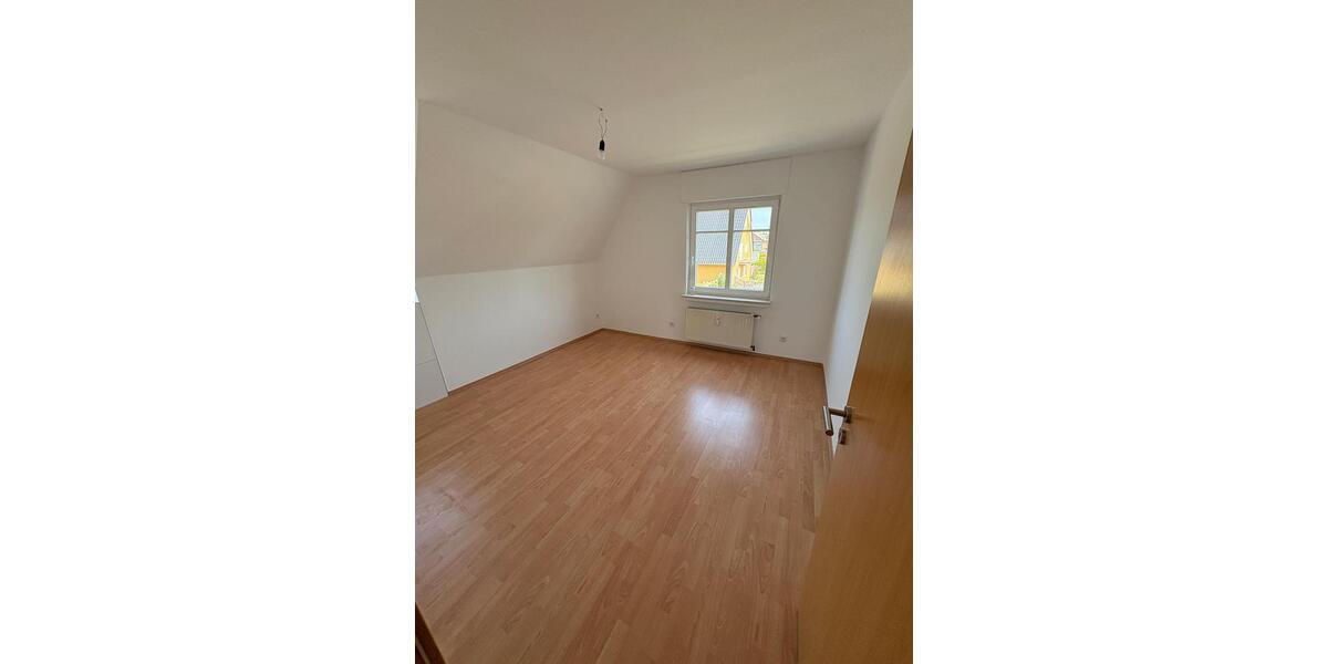 Dachgeschoßwohnung Lotte - 2.5 Zimmer, 59 m&sup2;, 530&euro; | Angebot:26051018
