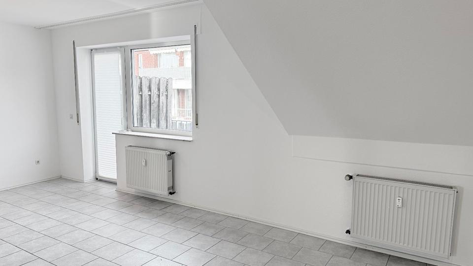 Erste eigene Bude oder Traumpaar-Nest? Schicke Dachgeschosswohnung mit gr. Balkon, BM-City – jetzt frei! 2 zimmer