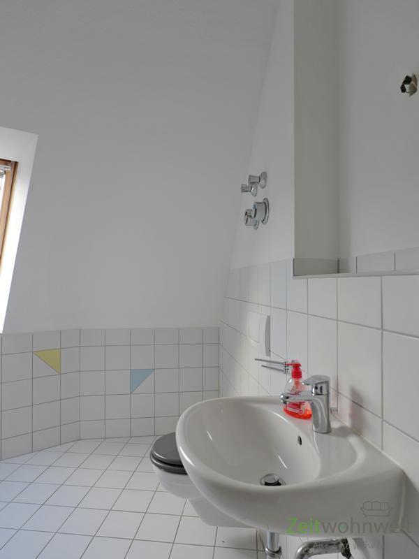 (12536_74) MGN: sonnige Dachwohnung mit 2 Balkons in der Heimstraße, Hausmeisterdienste inklusive, EBK mgl. 3 zimmer