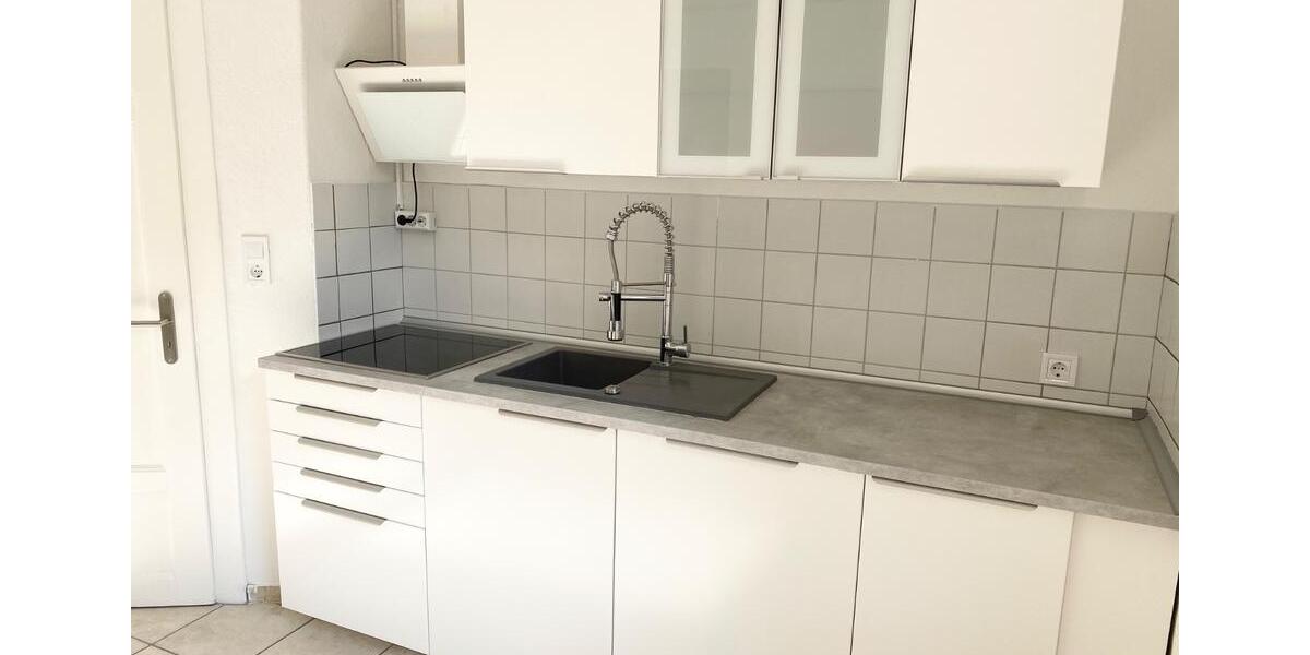 Renovierte Hochparterre Wohnung mit Einbauküche und Garagenstellplatz 4 zimmer