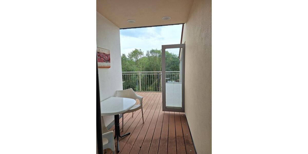 Dachgeschoßwohnung Zwickau - 2 Zimmer, 152 m&sup2;, 1.200&euro; | Angebot:26479906