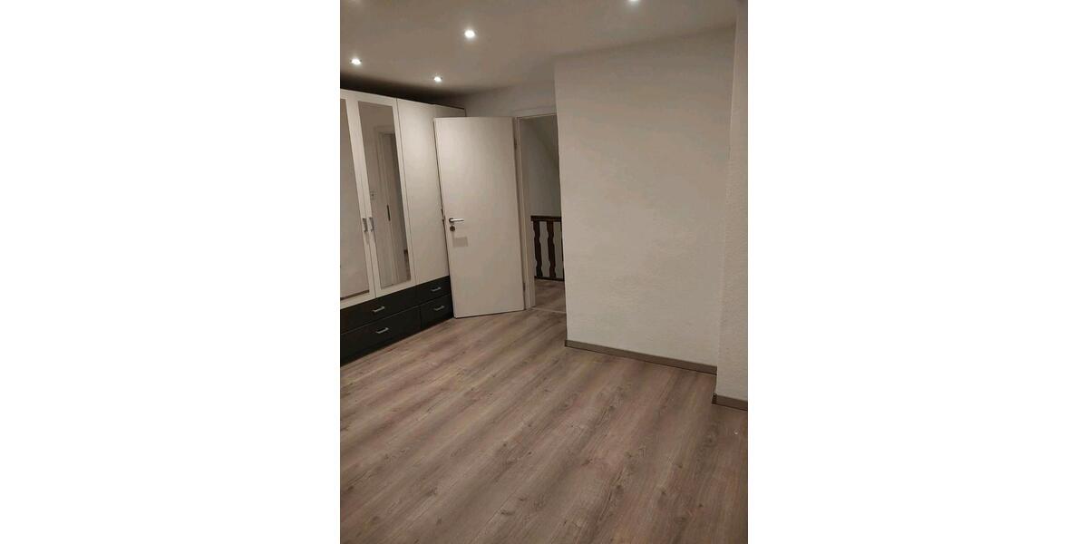 Einfamilienhaus Üttfeld - 7 Zimmer, 140 m&sup2;, 1.050&euro; | Angebot:24735854