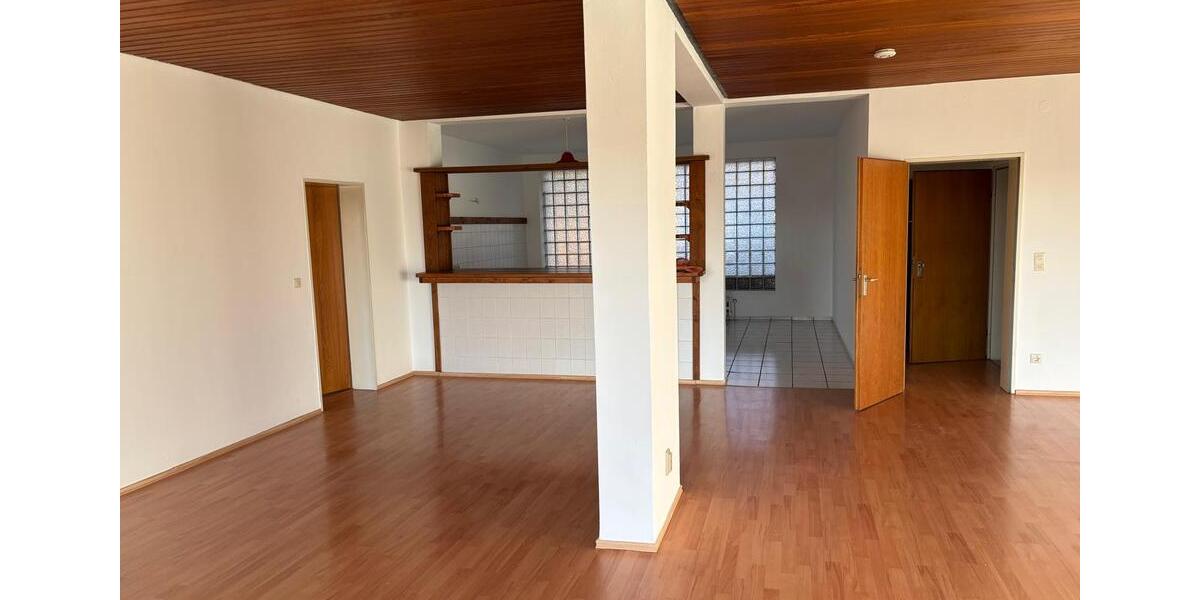 Erdgeschoßwohnung Hennef (Sieg) - 3 Zimmer, 150 m&sup2;, 1.350&euro; | Angebot:23187597