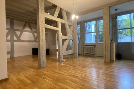 Charmante 3-Zimmer-Wohnung in historischem Haus Nähe Theaterplatz 3 zimmer