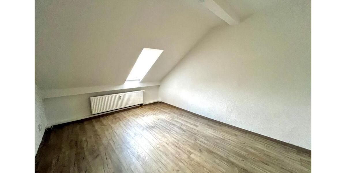 Dachgeschoßwohnung Aue-Bad Schlema Bad Schlema - 3 Zimmer, 75 m&sup2;, 365&euro; | Angebot:23728206