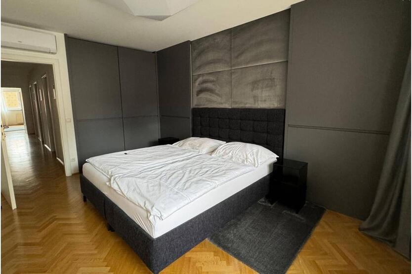 Kürzlich modernisierte Wohnung zur Miete verfügbar zimmer