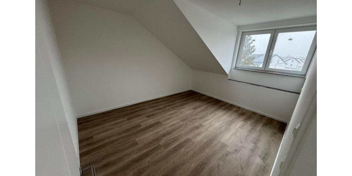 Dachgeschoßwohnung Hockenheim - 2 Zimmer, 70 m&sup2;, 1.050&euro; | Angebot:24434276