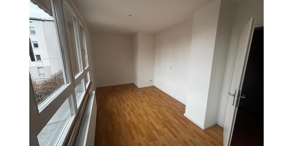 Etagenwohnung Eberswalde - 4 Zimmer, 120 m&sup2;, 1.300&euro; | Angebot:25646531
