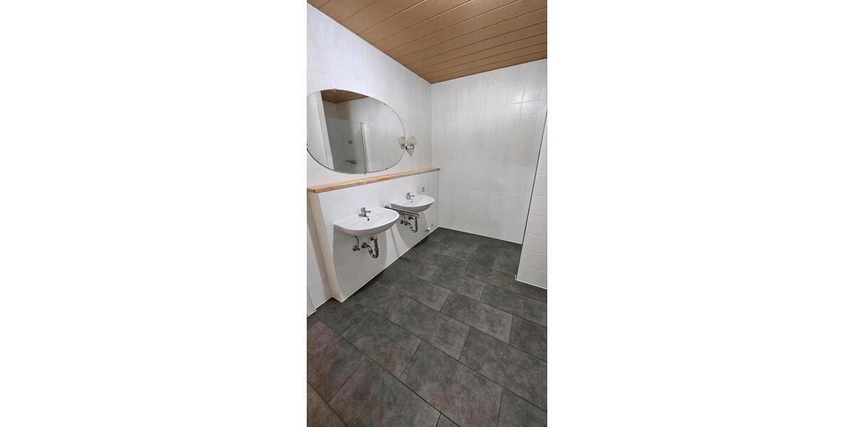 Einfamilienhaus Waldmünchen - 9 Zimmer, 300 m&sup2;, 1.500&euro; | Angebot:26594504