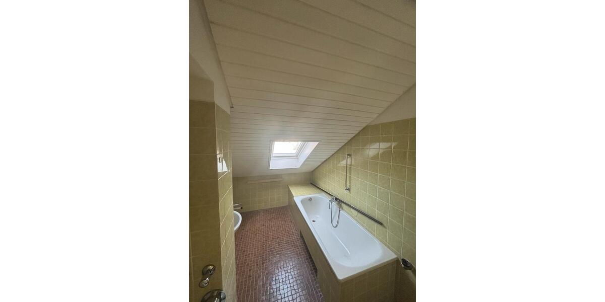 Dachgeschoßwohnung Mönchengladbach Süd - 3 Zimmer, 70 m&sup2;, 630&euro; | Angebot:24548426