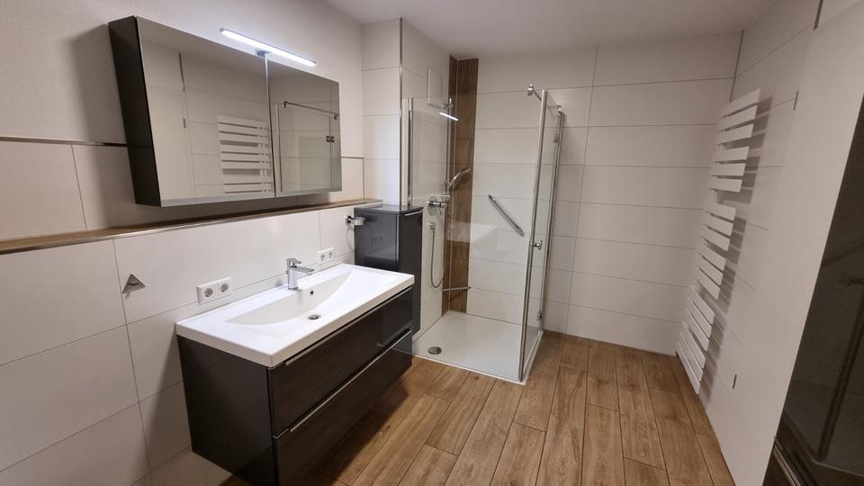 3-Zimmer-Wohnung mit Terrasse, Loggia und hochw. Ausstattung