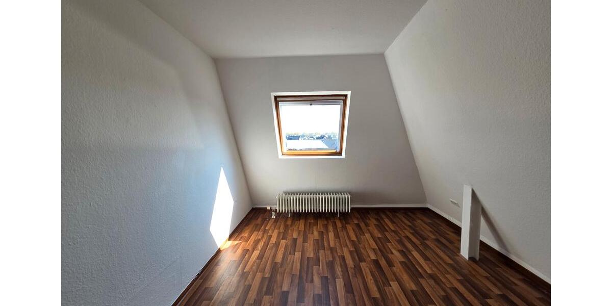Dachgeschoßwohnung Emden Rysumer Landstraße - 4 Zimmer, 68 m&sup2;, 455&euro; | Angebot:26439762