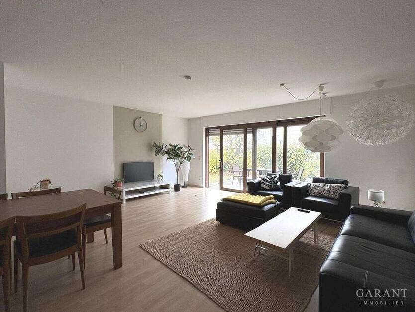 Großzügiges Haus mit zwei Garagen! 6 zimmer