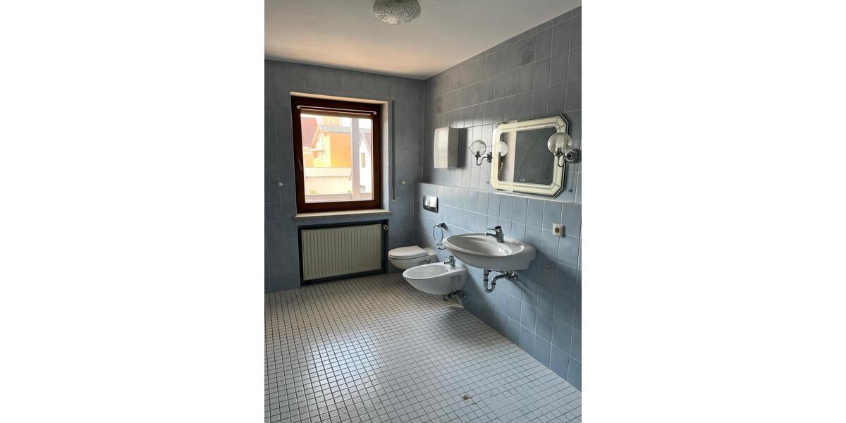 Etagenwohnung Ergoldsbach Langenhettenbach - 4 Zimmer, 132 m&sup2;, 1.400&euro; | Angebot:24624900