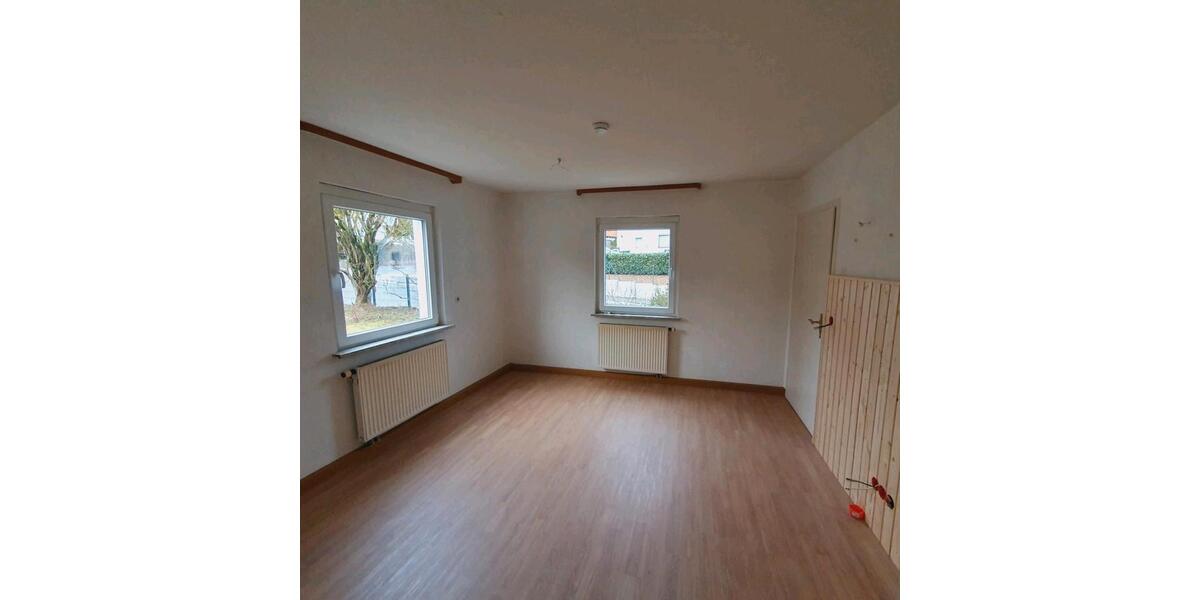 Erdgeschoßwohnung Weitramsdorf - 4 Zimmer, 82 m&sup2;, 720&euro; | Angebot:25088127