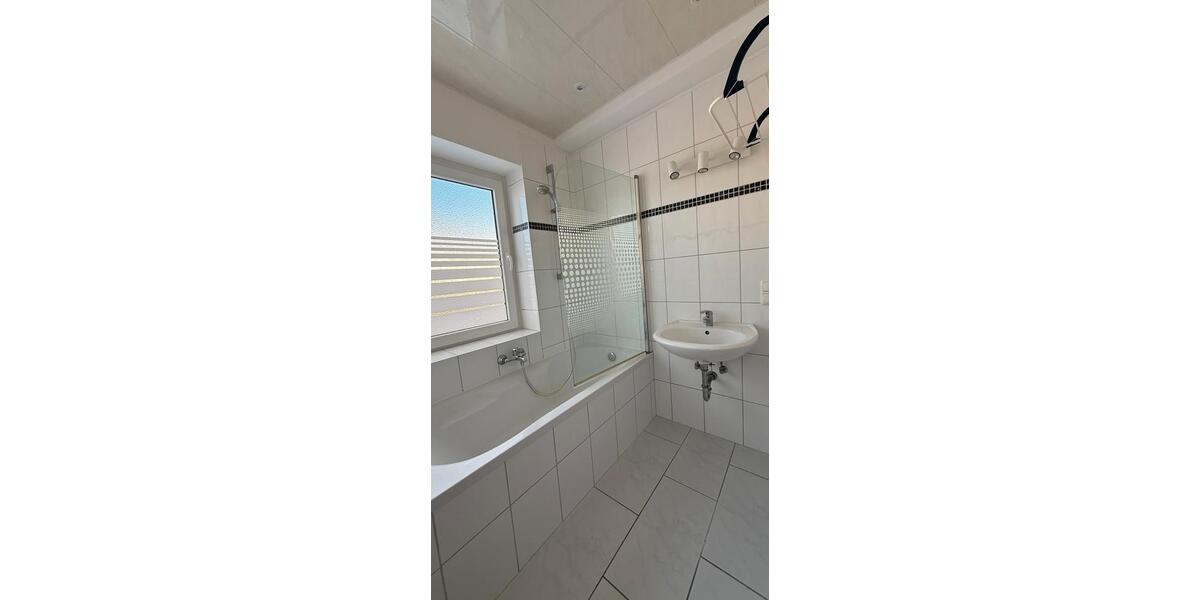 Geräumige Mietwohnung - 3 Zimmer, Balkon, Küche, Bad 3 zimmer