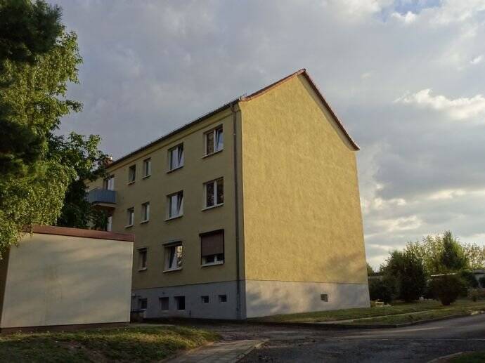 Schöne Wohnung mit Balkon in saniertem Wohnhaus in grüner Ruhiglage - Erdgeschoss 2 zimmer