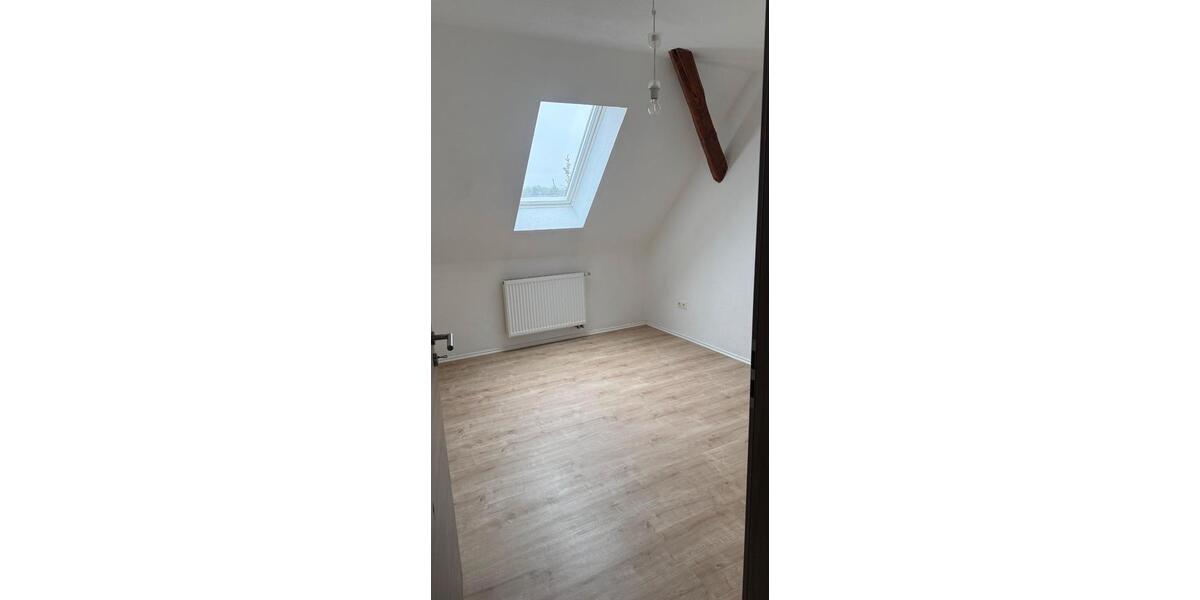 Dachgeschoßwohnung Allstedt - 4 Zimmer, 79 m&sup2;, 540&euro; | Angebot:26016512