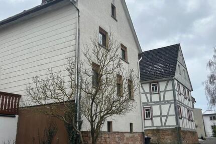 Schöne 4-Zimmer-Wohnung mit Balkon in Staufenberg 4 zimmer