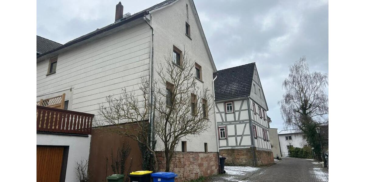 Schöne 4-Zimmer-Wohnung mit Balkon in Staufenberg 4 zimmer