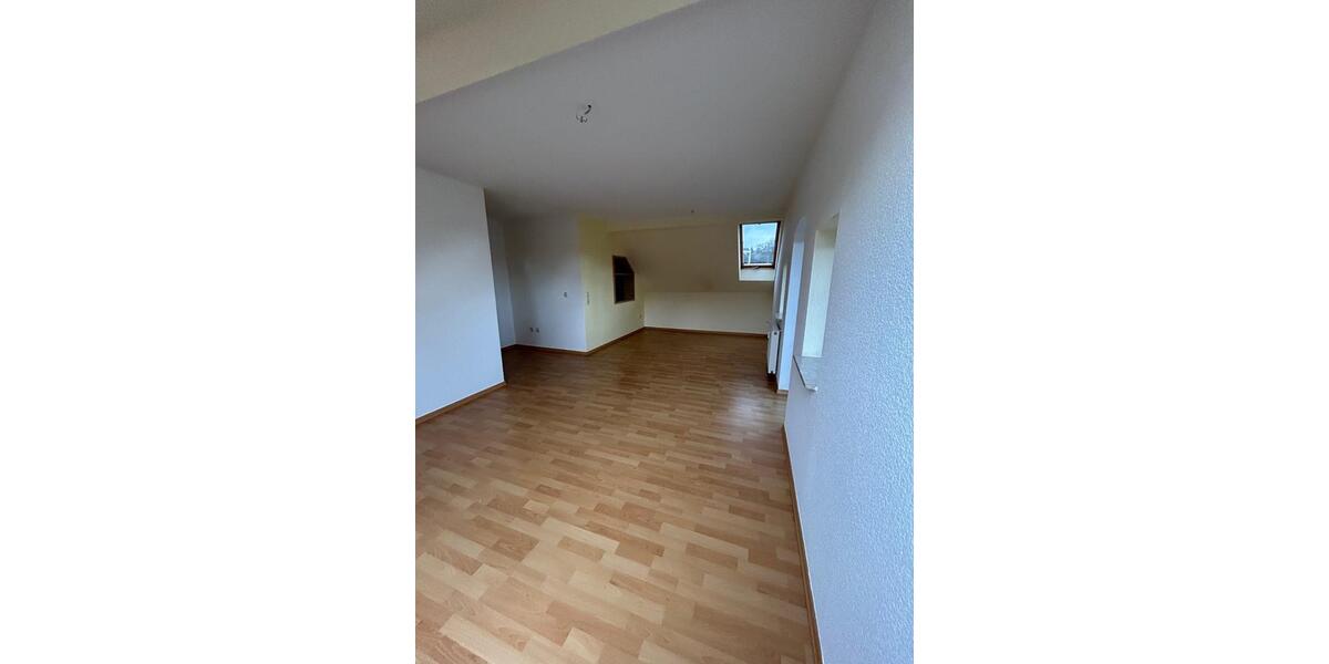 Dachgeschoßwohnung Niedenstein - 4 Zimmer, 94 m&sup2;, 600&euro; | Angebot:25340606