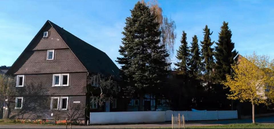 Einfamilienhaus Allendorf (Eder) - 7 Zimmer, 100 m&sup2;, 800&euro; | Angebot:24217675