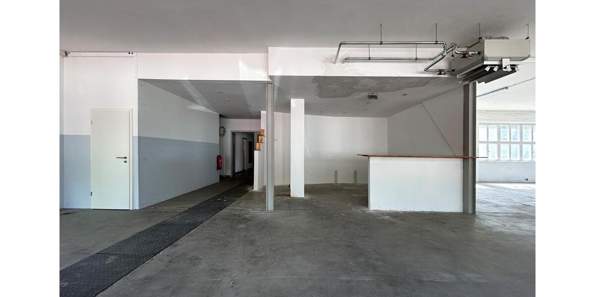 TOP-Gewerbehalle auf 752 m². Besonders hell. 3 Büros, Aufenthaltsraum, Toiletten. Stellplätze. zimmer