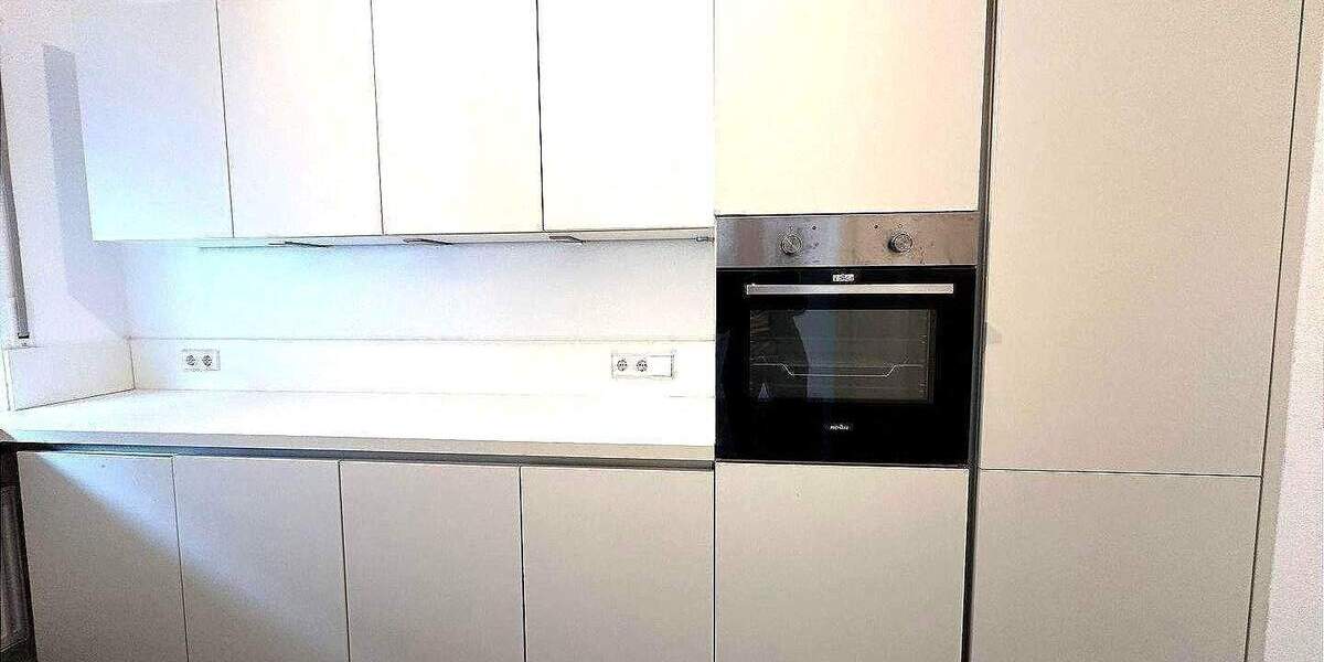 3-Zimmer-Wohnung im Erdgeschoss Ohne BalkonTerrasse mit Einbauküche und PKW-Stellplatz 3 zimmer