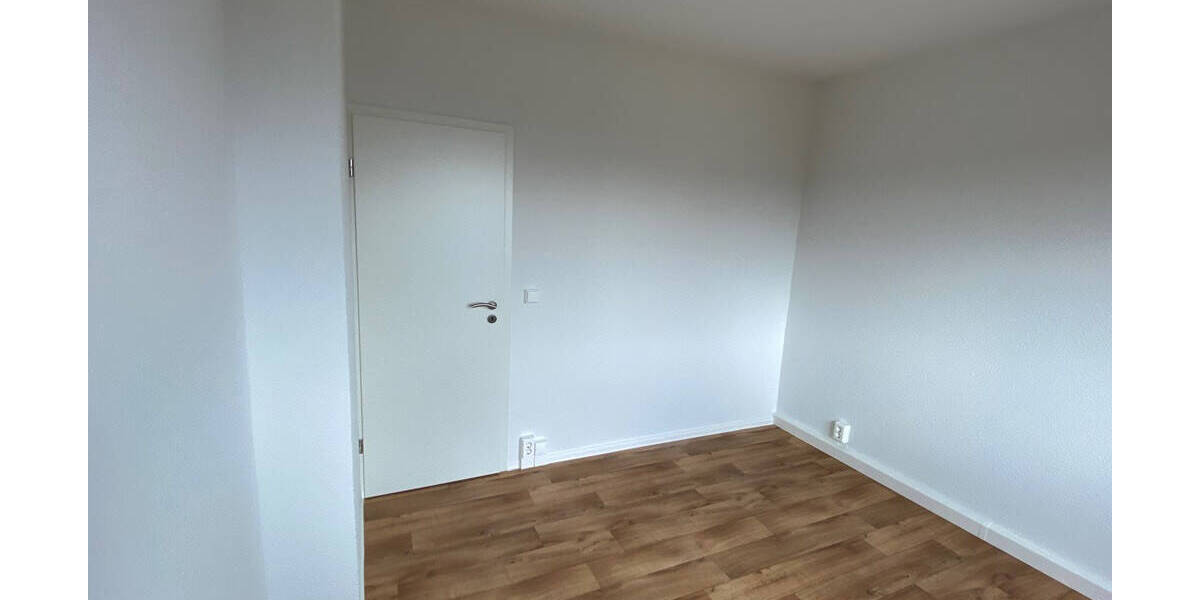 Etagenwohnung Suhl Neundorf - 4 Zimmer, 64 m&sup2;, 400&euro; | Angebot:26393587