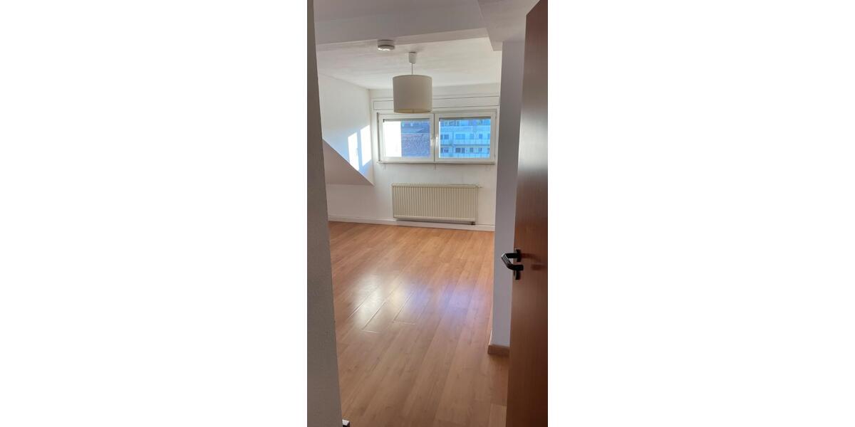 Dachgeschoßwohnung Karlsruhe - 2 Zimmer, 45 m&sup2;, 450&euro; | Angebot:26705158