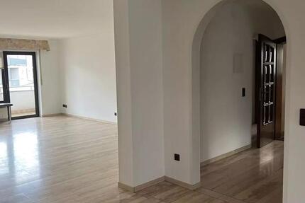 Große Wohnung mit Terrasse und Balkon ab sofort zu vermieten 5 zimmer