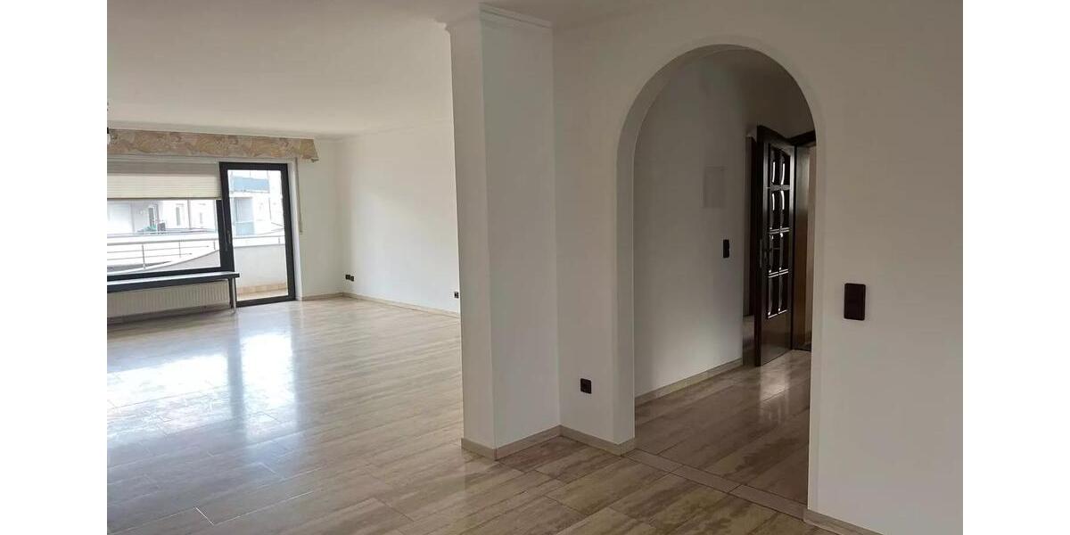 Große Wohnung mit Terrasse und Balkon ab sofort zu vermieten 5 zimmer