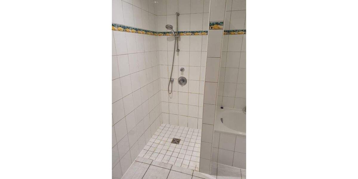 GELEGENHEIT!!! RENOVIERTE 3 ZIMMER ERDGESCHOSS WOHNUNG mit OFFENER KÜCHE + KLEINER TERRASSE in DUISBURG - RHEINHAUSEN - MITTE!!! 3 zimmer