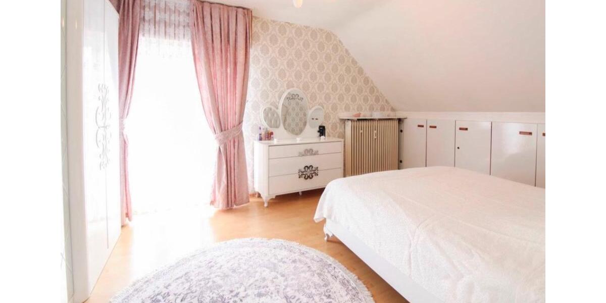 Dachgeschoßwohnung Solingen Wald - 3 Zimmer, 74 m&sup2;, 1.020&euro; | Angebot:26020341